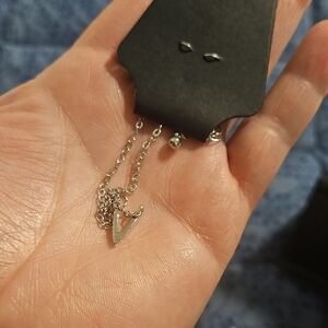 Fashion Jewelry Silver V Pendant Necklace